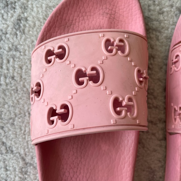 Authentic Gucci Rubber GG Slide - Picture 2 of 4